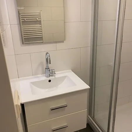 Cozy And Centrally Located - 6 Persons Lejlighed